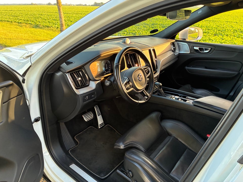 Volvo XC60 2,0 D5 241 R-Design aut. AWD 5d