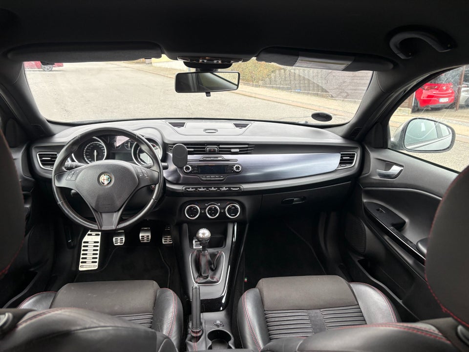 Alfa Romeo Giulietta 2,0 JTD 140 Distinctive 5d