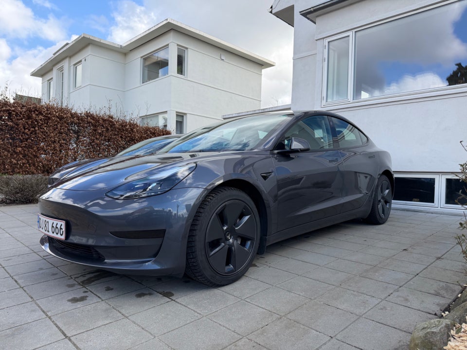 Tesla Model 3 Standard Range+ RWD 4d