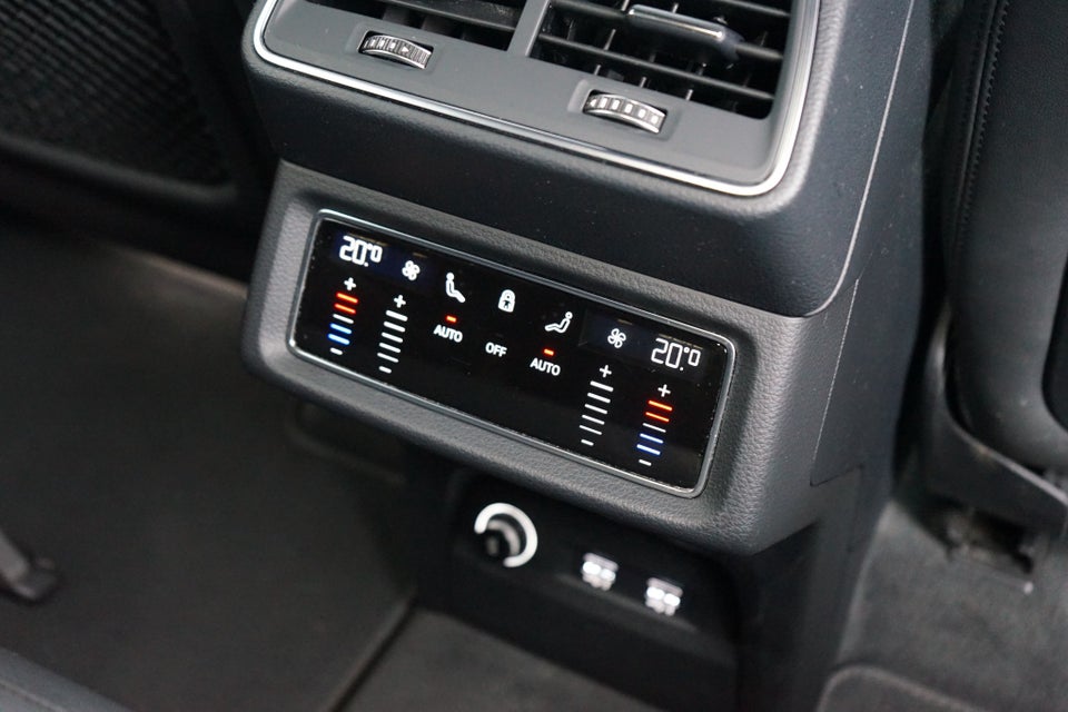 Audi e-tron 55 quattro 5d