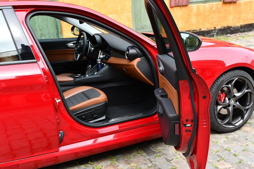 Alfa Romeo Giulia 2,0 T 200 aut. 4d