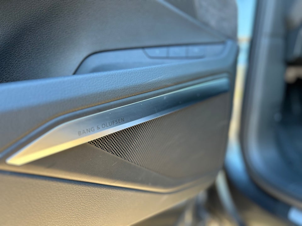 Audi e-tron S quattro 5d