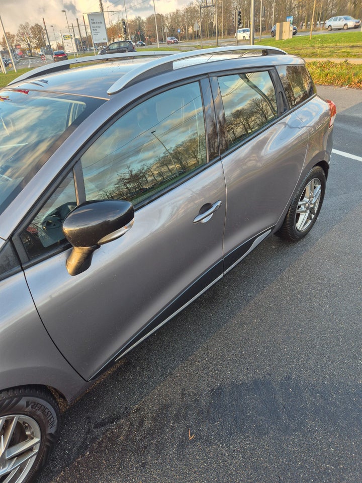 Renault Clio IV 1,5 dCi 75 Limited Sport Tourer 5d