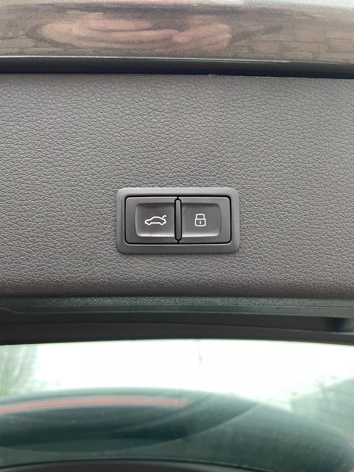 Audi e-tron 55 S-line Prestige quattro 5d