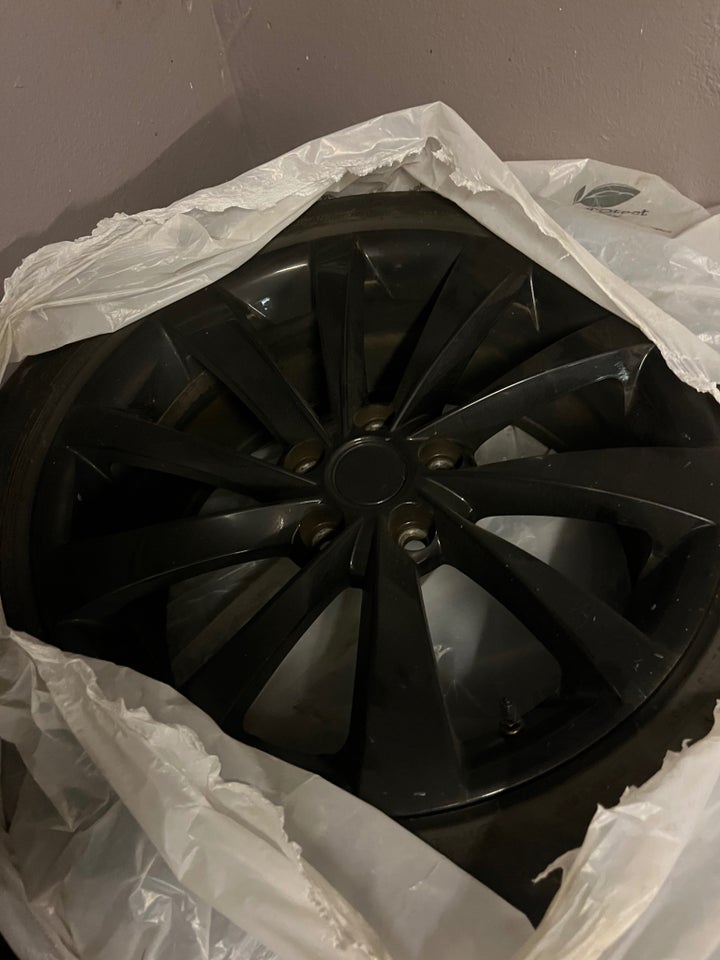 Tesla Model 3 Standard Range+ RWD 4d