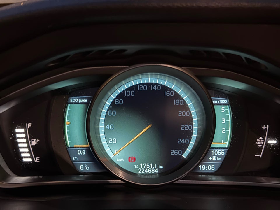 Volvo V40 CC 2,0 D3 150 Momentum 5d