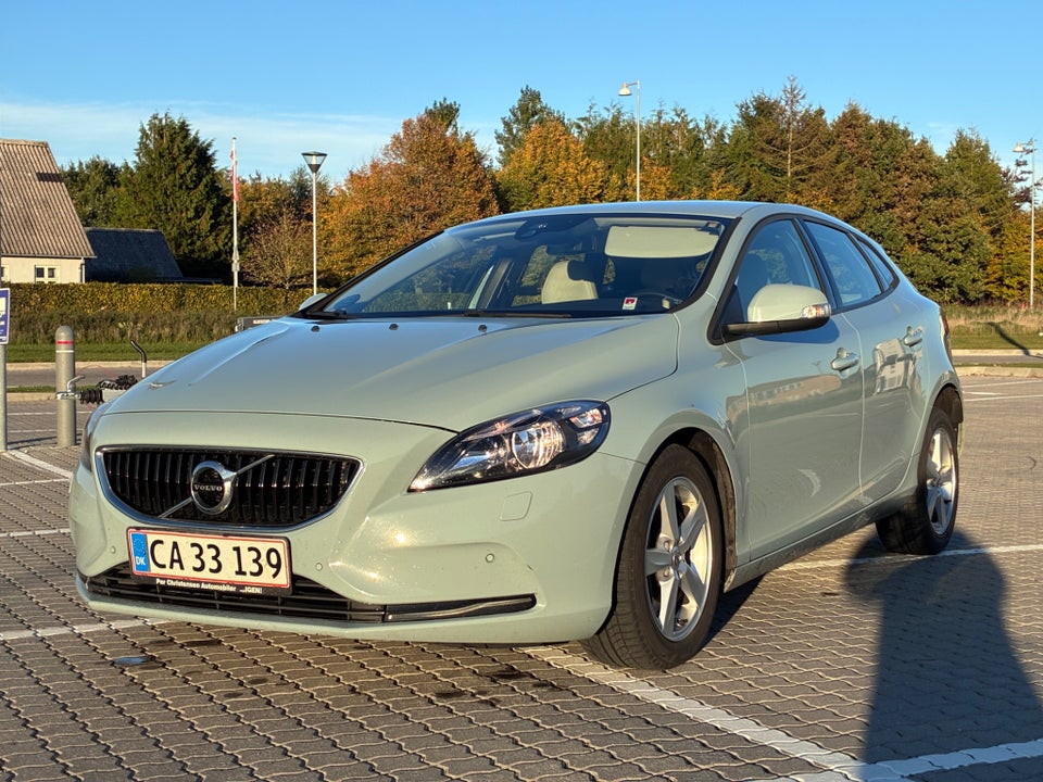 Volvo V40 2,0 D2 120 Business Summum 5d