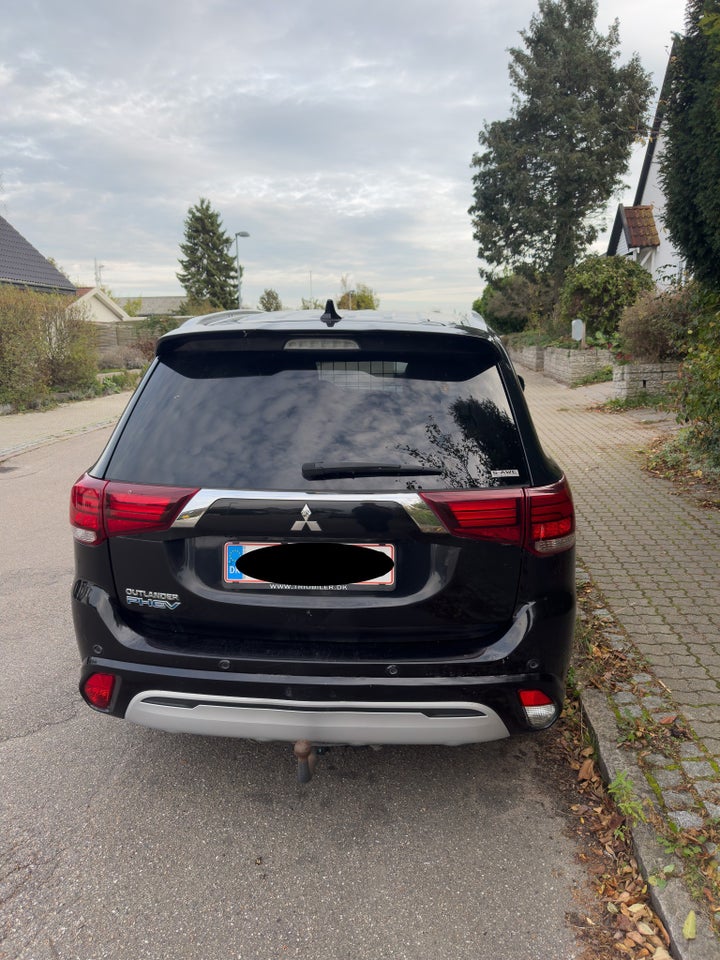 Mitsubishi Outlander 2,4 PHEV Instyle CVT 4WD 5d
