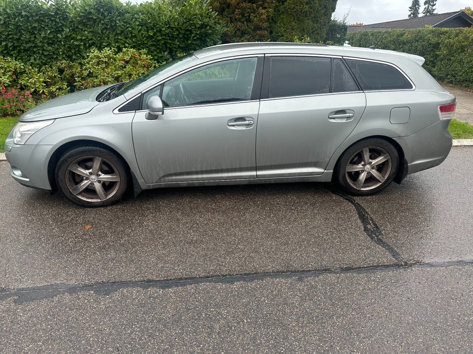 Toyota Avensis 2,0 D-4D T1 stc. 5d