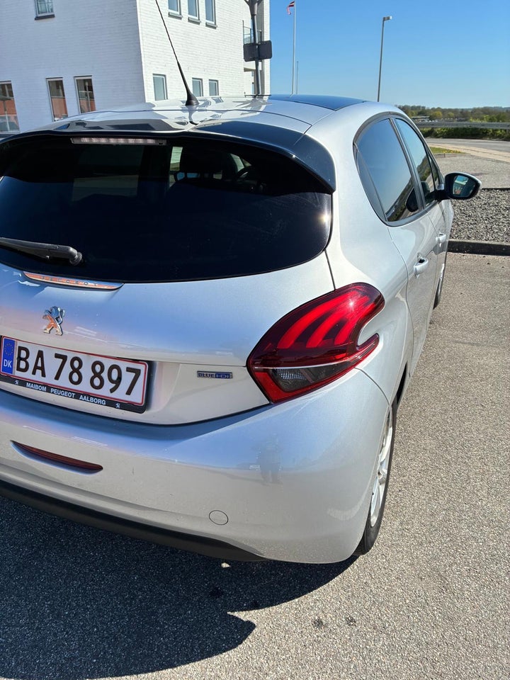 Peugeot 208 1,6 BlueHDi 100 More+ 5d