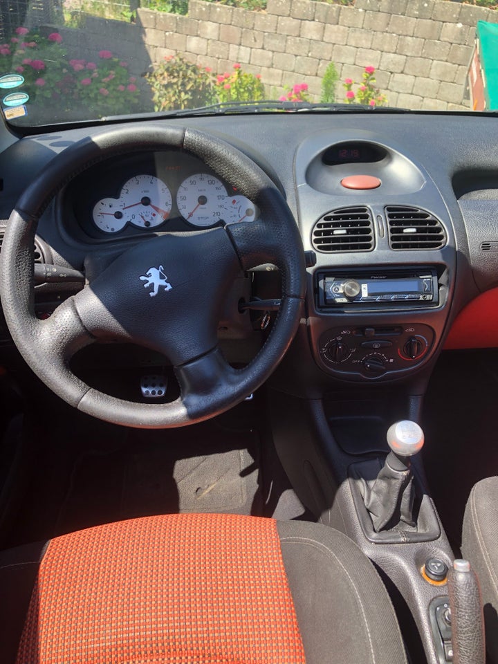 Peugeot 206 1,6 16V CC 2d