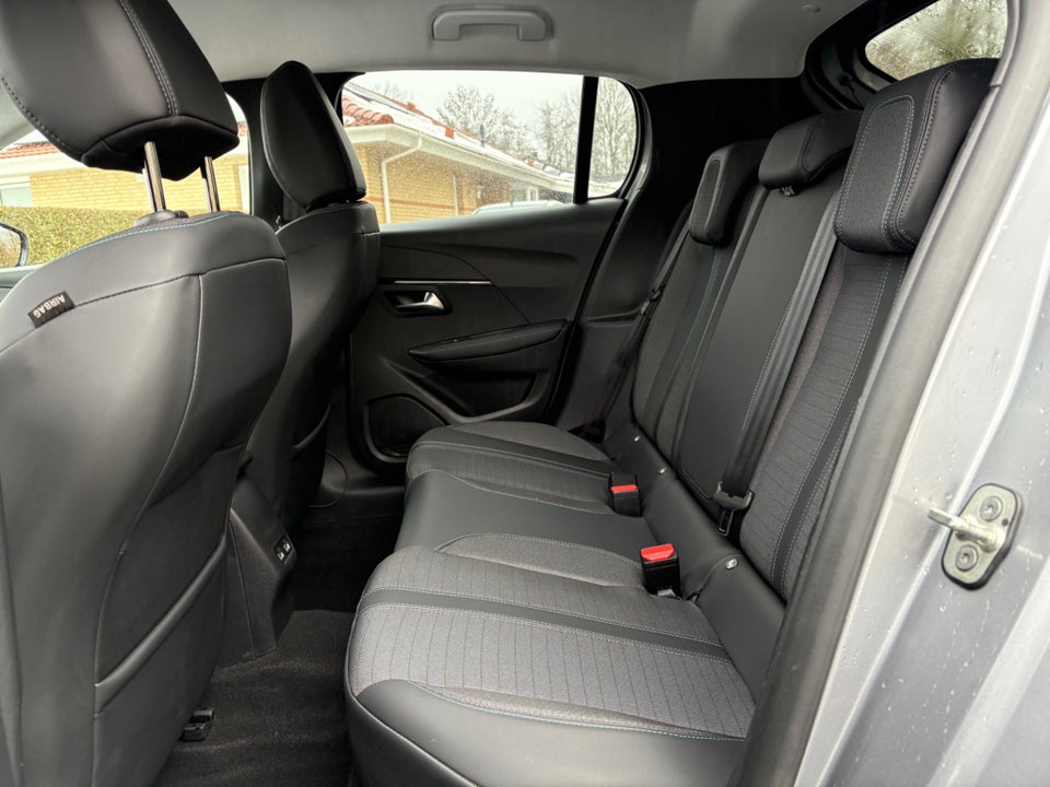 Peugeot 208 1,2 PureTech 100 Evolution EAT8 5d