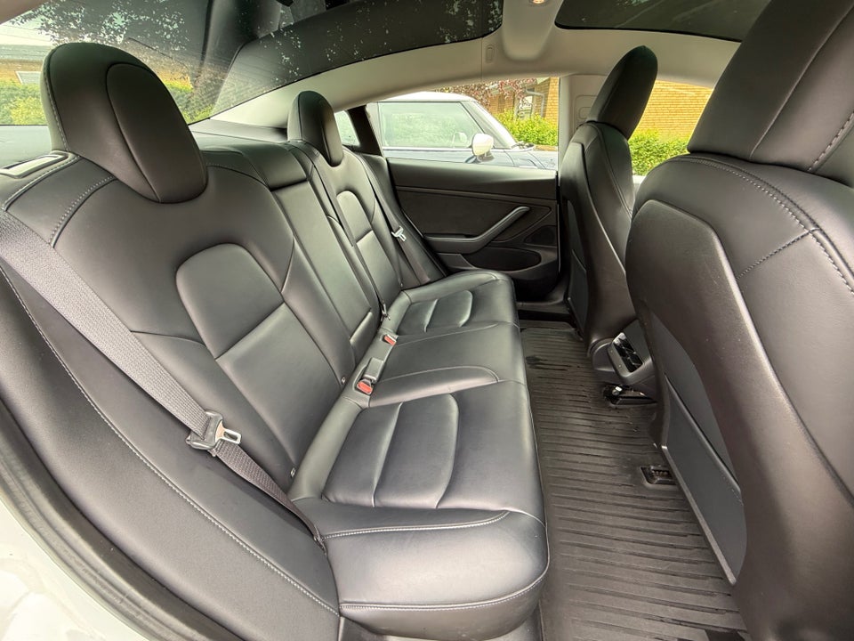 Tesla Model 3 Standard Range+ RWD 4d