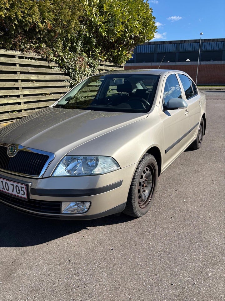 Skoda Octavia 1,6 Ambiente aut. 5d
