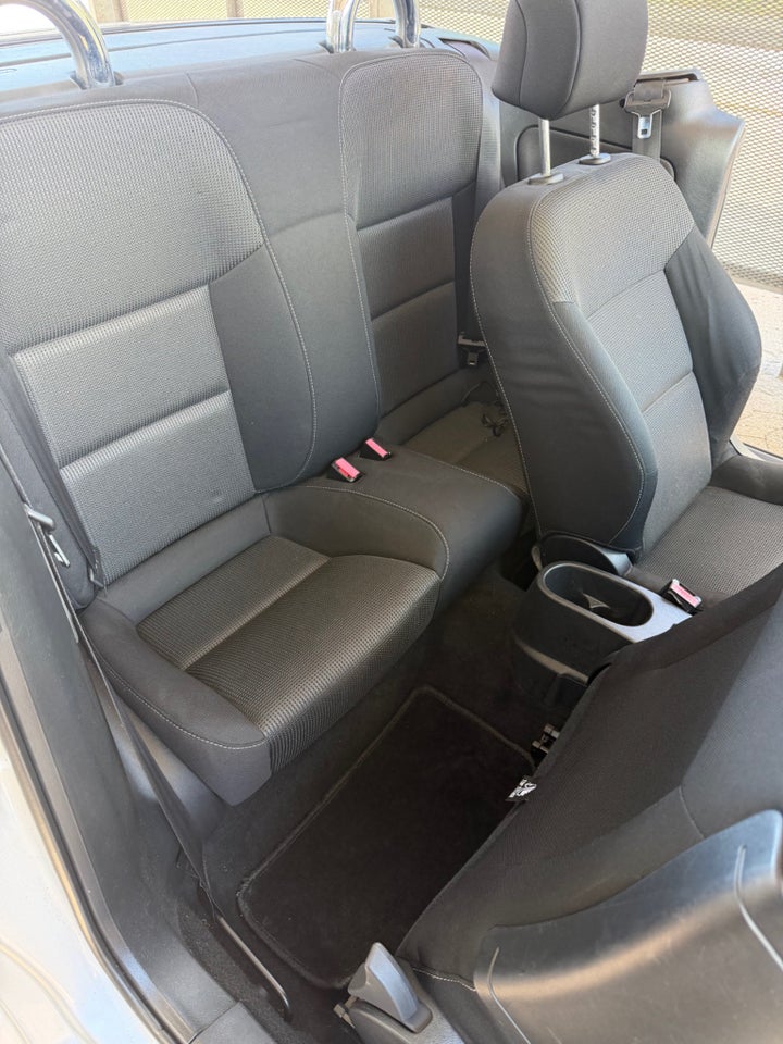 Peugeot 207 1,6 VTi CC 2d