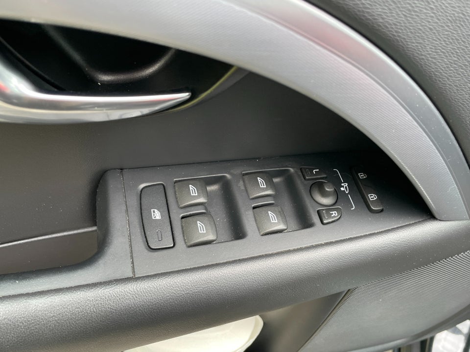 Volvo V70 2,0 T4 190 Momentum aut. 5d
