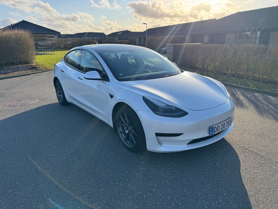 Tesla Model 3 Standard Range+ RWD 4d