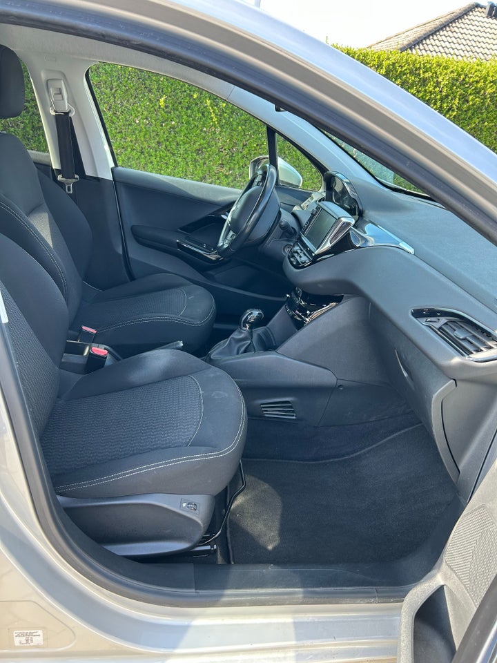 Peugeot 208 1,6 BlueHDi 100 Envy+ 5d
