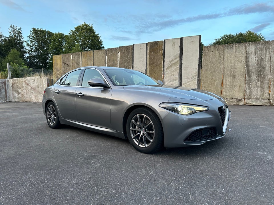 Alfa Romeo Giulia 2,2 JTD 180 aut. 4d