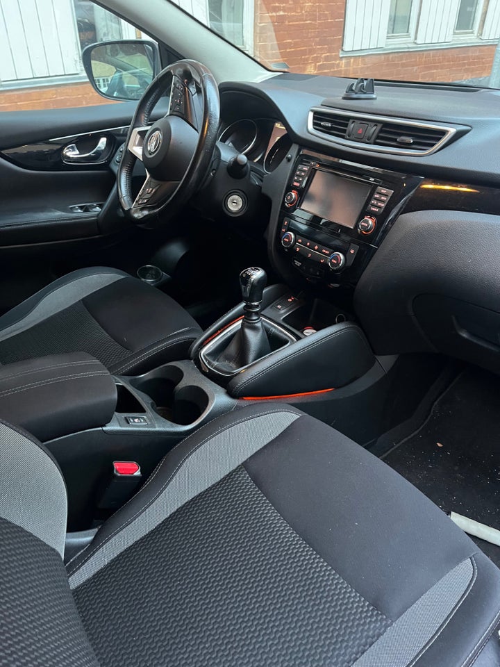 Nissan Qashqai 1,2 Dig-T 115 Tekna 5d