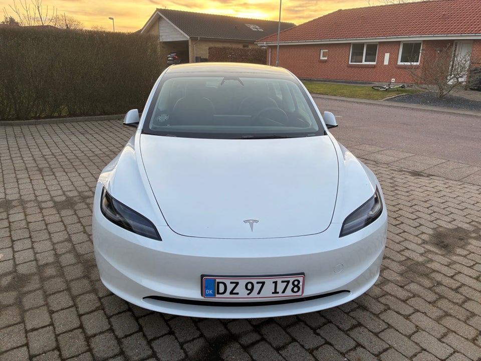 Tesla Model 3 RWD 4d