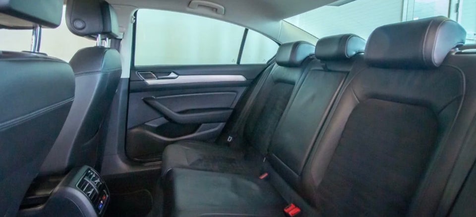 VW Passat 2,0 TSi 280 R-line DSG 4Motion 4d