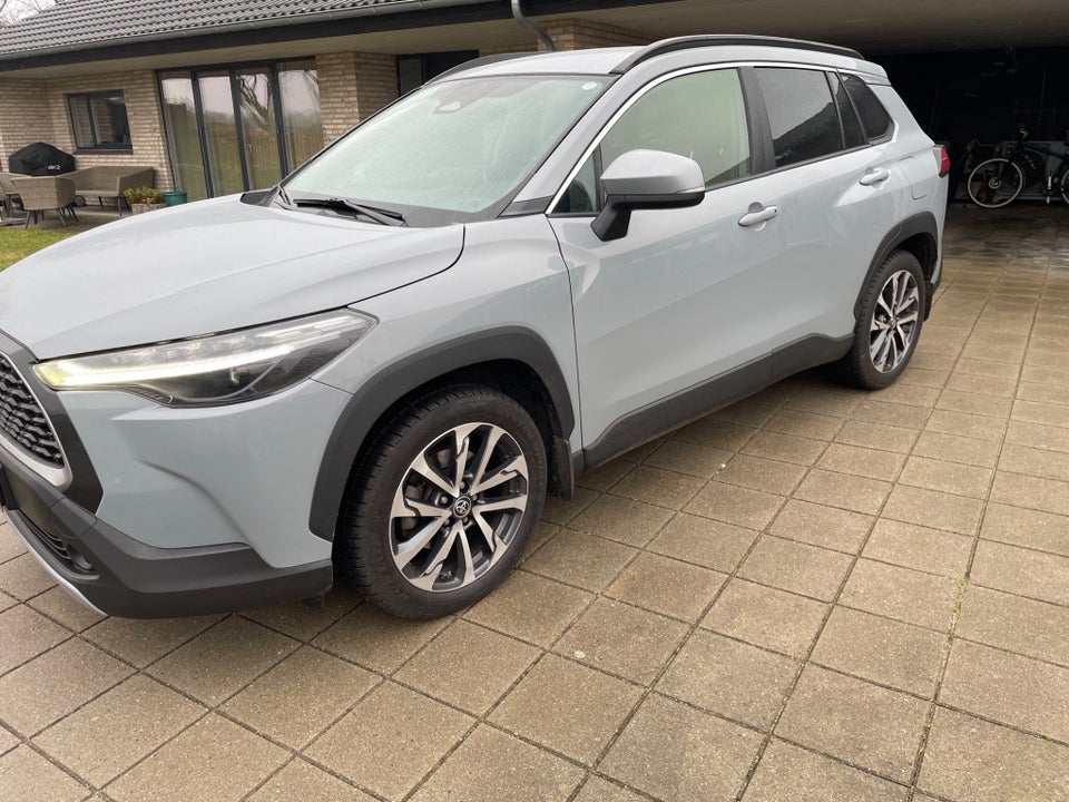 Toyota Corolla Cross 2,0 Hybrid Elegant CVT 5d