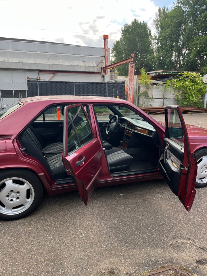Mercedes 190 E 2,0 aut. 4d