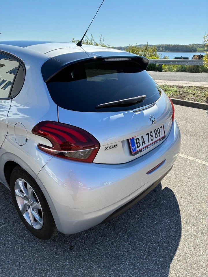 Peugeot 208 1,6 BlueHDi 100 More+ 5d