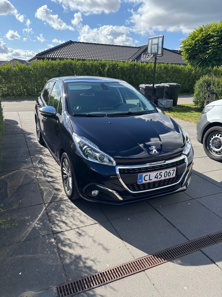 Peugeot 208 1,2 PureTech 82 Allure Sky 5d