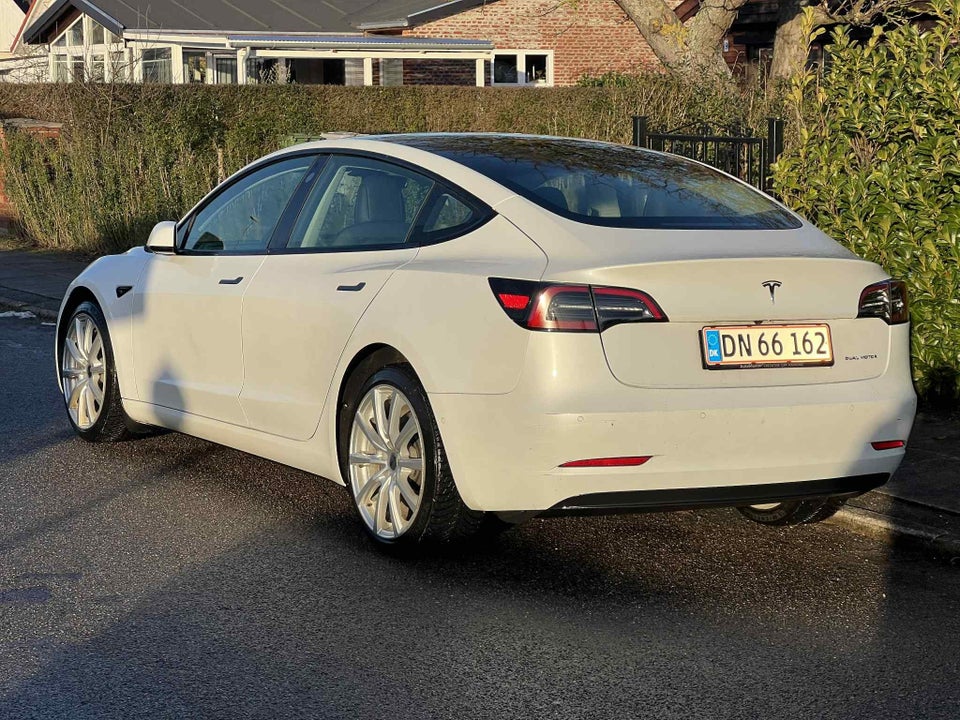 Tesla Model 3 Long Range AWD 4d