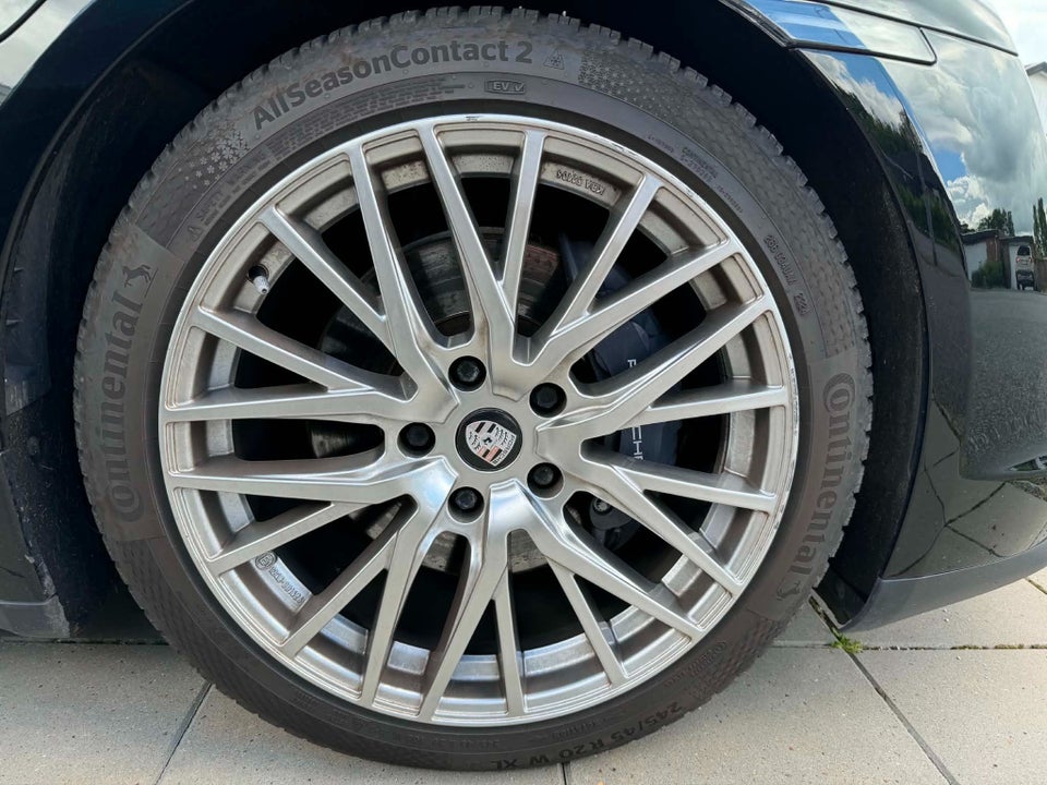 Porsche Taycan 4d