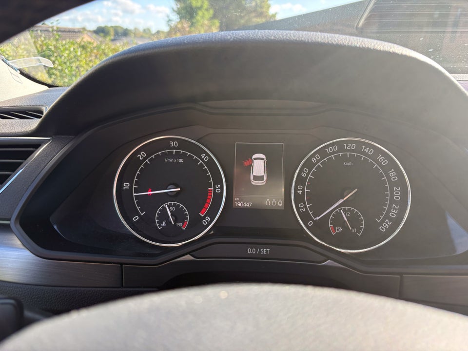 Skoda Superb 2,0 TDi 150 Style Combi DSG 5d