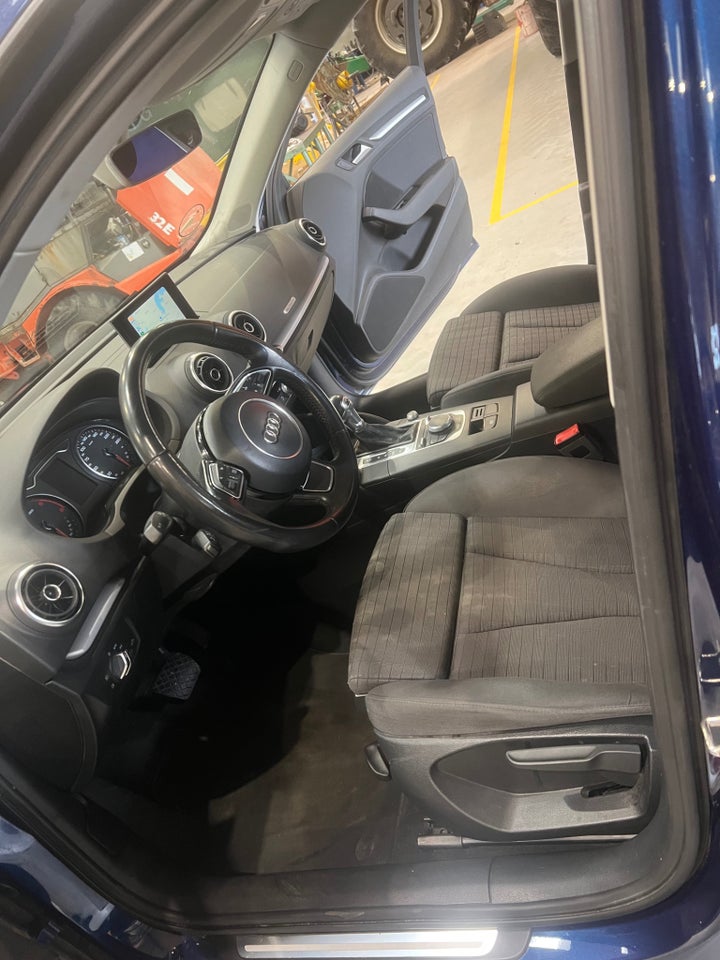 Audi A3 2,0 TDi 184 Ambiente quattro S-tr. 4d