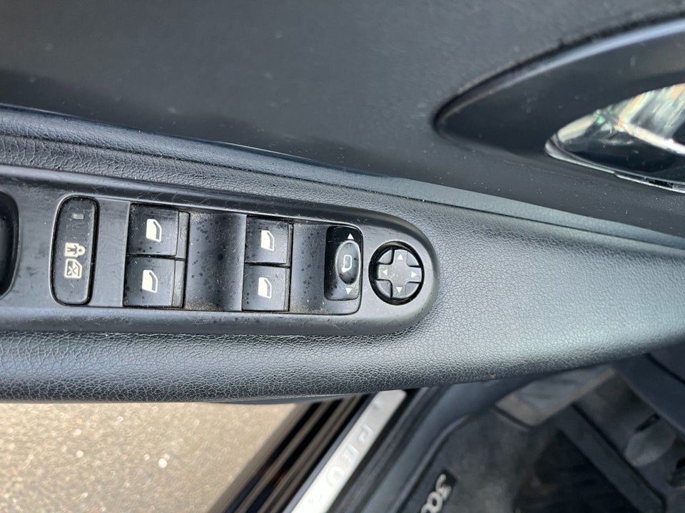 Peugeot 3008 1,6 HDi 112 Premium+ 5d