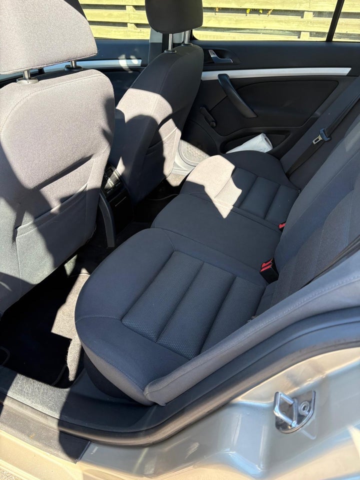 Skoda Octavia 1,6 Ambiente aut. 5d