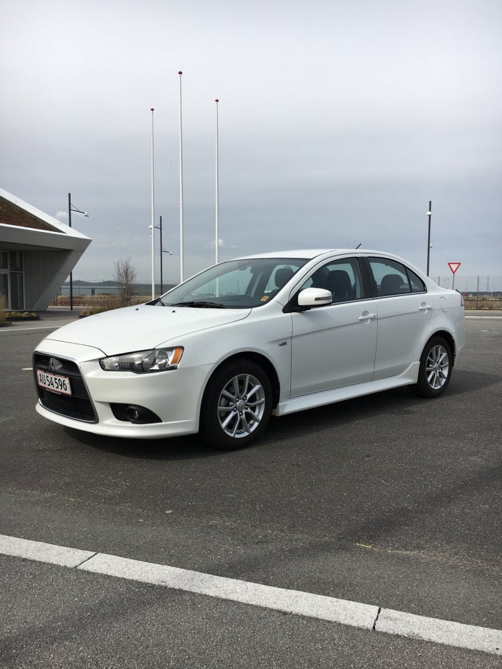 Mitsubishi Lancer 1,6 Invite SportSedan 4d