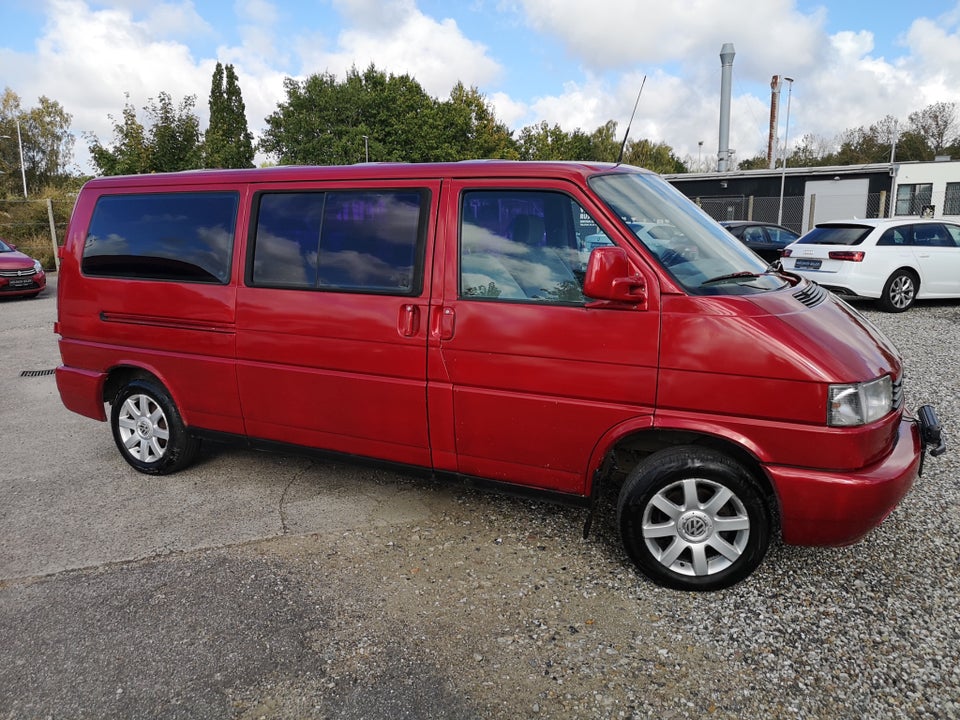 VW Caravelle 2,4 D Comfort. 10prs 5d