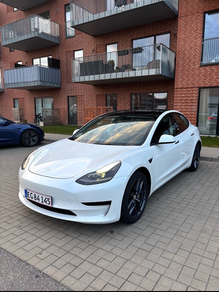Tesla Model 3 Standard Range+ RWD 4d