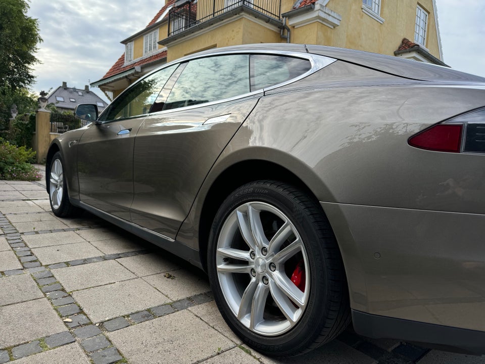 Tesla Model S P90D 5d