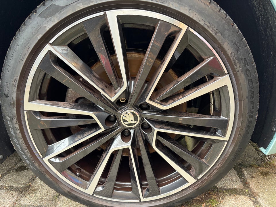 Skoda Enyaq 80x iV Founders Edition 5d