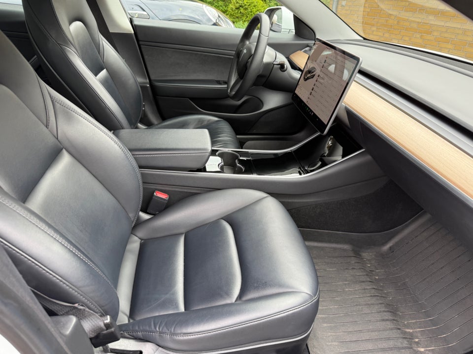 Tesla Model 3 Standard Range+ RWD 4d
