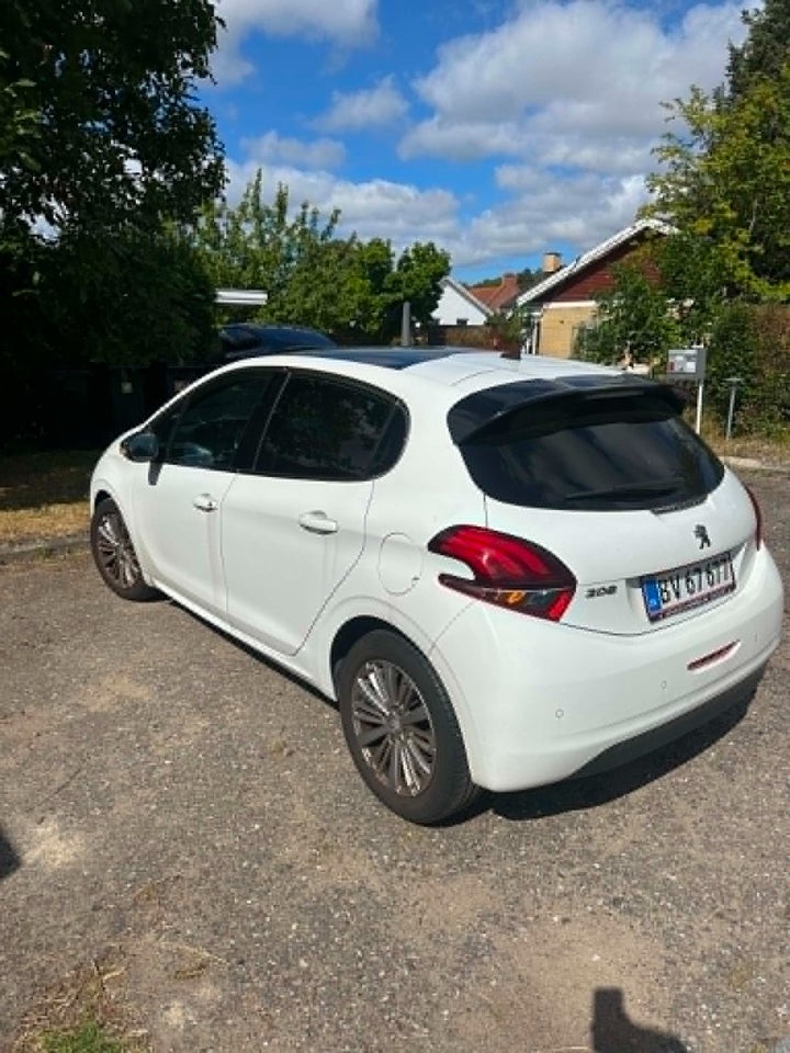 Peugeot 208 1,6 BlueHDi 100 Allure Sky 5d