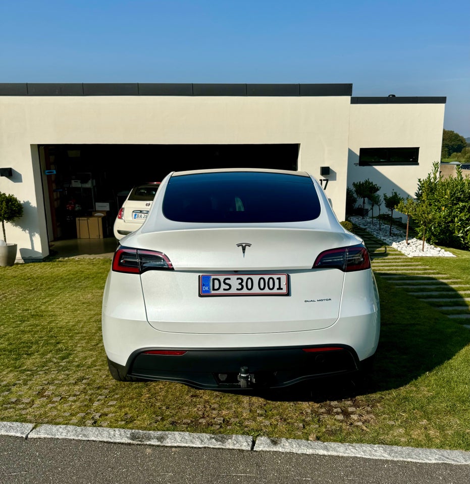 Tesla Model Y Long Range AWD 5d