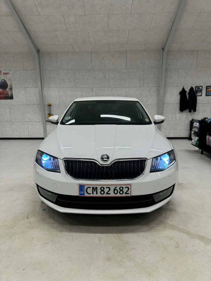 Skoda Octavia 1,6 TDi 110 Style DSG 5d