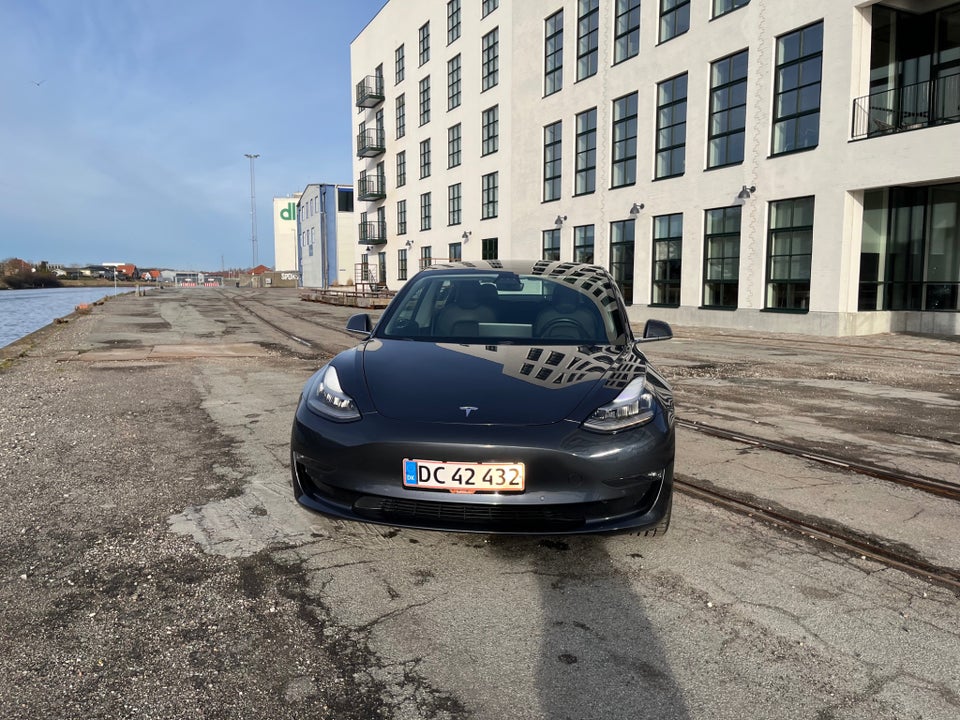 Tesla Model 3 Long Range AWD 4d