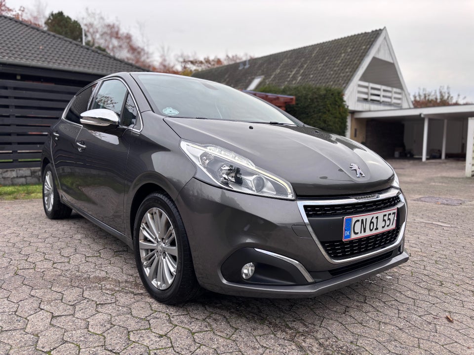 Peugeot 208 1,2 PureTech 82 Selection Sky 5d
