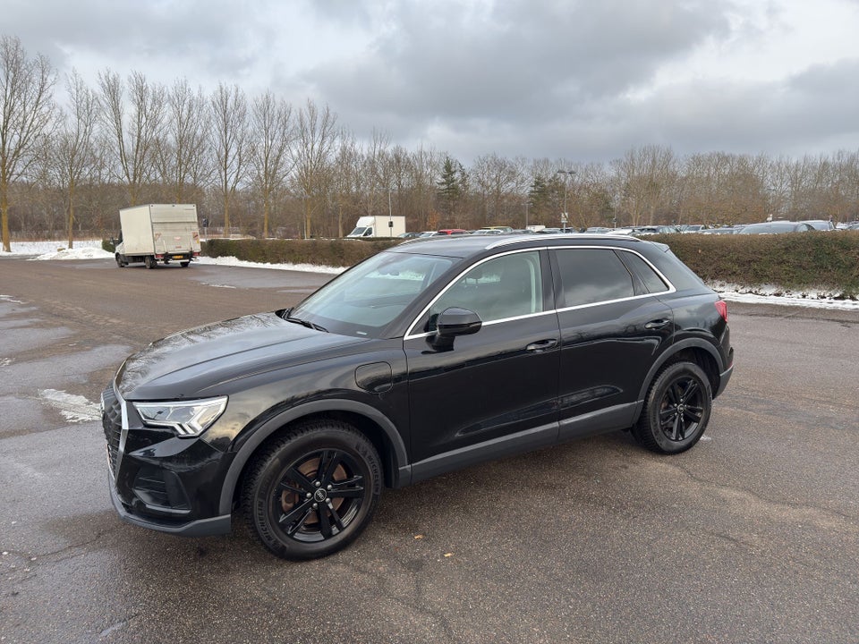 Audi Q3 45 TFSi e Attitude plus S-tr. 5d