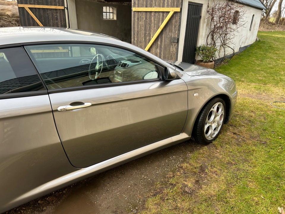 Alfa Romeo GT 3,2 V6 24V 3d