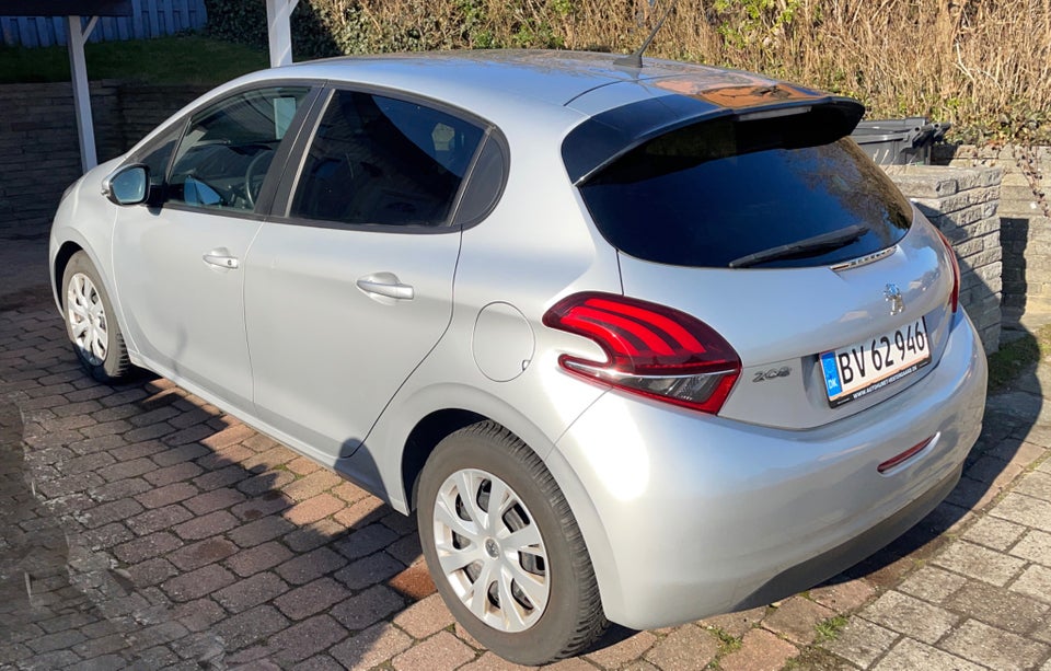 Peugeot 208 1,2 VTi 82 Envy+ 5d